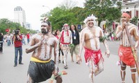 Festival de Hue 2012 : cerfs-volants et spectacles de rue