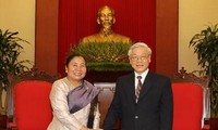Nguyen Phu Trong reçoit la présidente de l’Union des femmes laotiennes