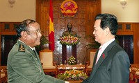 Le Premier ministre reçoit le commandant en chef de l’armée cambodgienne