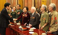 Truong Tan Sang reçoit des anciens combattants des troupes d’élite