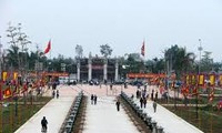 Colonie d'été 2012: les jeunes Vietkieu rendent hommage aux rois Tran