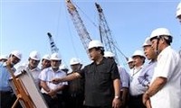 Hoàng Trung Hai inspecte le chantier de centre d’électricité Duyên Hai