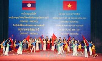 Meeting célébrant le 50e anniversaire des relations diplomatiques Vietnam-Laos