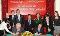 L'Irlande aide le Vietnam à déminer son sol