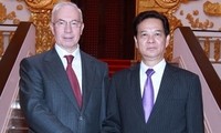Le Premier ministre ukrainien termine sa visite au Vietnam