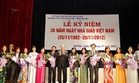Diverses activités célébrant la journée des enseignants vietnamiens