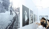 Exposition photo sur les 40 ans de la victoire de Hanoi-Dien Bien Phu aérien