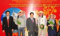 Les premiers touristes étrangers de 2013 à Ho Chi Minh-ville 
