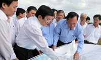 Le président Truong Tan Sang travaille dans la province de Ben Tre
