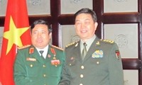 Rencontre entre les ministres de la défense vietnamien et chinois au Brunei
