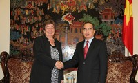Nguyen Thiên Nhân reçoit la secrétaire générale de l'Office Allemand des Echanges Académiques