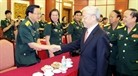 Le SG Nguyên Phu Trong reçoit les délégués au congrès syndical de l’armée
