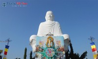 Diverses activités en l’honneur du 2557ème anniversaire de naissance de Bouddha.