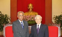 Le SG Nguyen Phu Trong reçoit son homologue du Parti communiste d'Inde