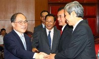 Le président de l’AN reçoit les ambassadeurs vietnamiens à l’étranger