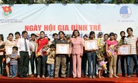 Honneur aux jeunes familles à Ho Chi Minh ville. 