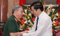 Le président reçoit les anciens combattants de la citadelle de Hoang Dieu