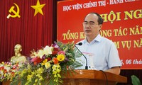 Nguyen Thien Nhan à l'Acacémie nationale de politique et d'administration Hochiminh 