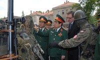Le ministre de la défense Phùng Quang Thanh achève sa visite en Pologne