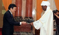 Le Président vietnamien reçoit les nouveaux ambassadeurs étrangers