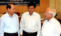 Le vice-Premier Ministre Vu Van Ninh travaille avec les autorités de Hochiminh-ville 