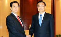 Entrevue entre les Premiers ministres vietnamien et chinois