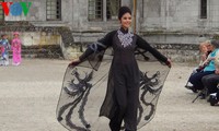  Les tuniques traditionnelles - Ao dai du Vietnam - honorées en France