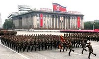 Une parade militaire à Pyongyang pour le 65e anniversaire du gouvernement