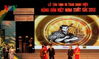Honorer les 62 agriculteurs illustres du Vietnam