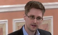  Snowden assure n'avoir aucun document secret en Russie