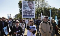 "Débranchez Big Brother" : manifestation contre la NSA à Washington