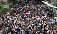 Thaïlande: encore des milliers de manifestants contre la loi d'amnistie