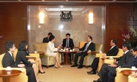 Le vice-Premier Ministre Vu Van Ninh en visite de travail à Singapour