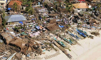Poursuite des aides en faveur de Vietnamiens aux Philippines après le passage de Haiyan