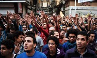 Egypte: manifestations et heurts entre pro et anti-armée au Caire