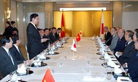 Le PM Nguyên Tân Dung poursuit sa visite au Japon