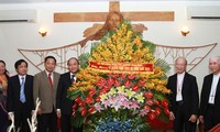 Noël : Nguyen Xuan Phuc présente ses voeux aux chrétiens à Dong Nai