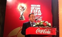 Le trophée de la Coupe du Monde de la FIFA arrive au Vietnam