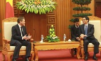 Le secrétaire d’Etat britannique visite le Vietnam 