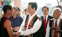 Le Premier Ministre Nguyen Tan Dung visite le district de Sa Thay (Kon Tum)