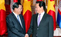 Nguyen Tan Dung entame sa visite au Cambodge
