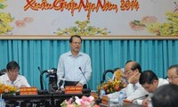 Le vice-Premier Ministre Vu Van Ninh en visite à Ben Tre