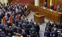 Ukraine: le parlement abolit les lois contestées