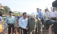 Les dirigeants de Ho Chi Minh-ville rendent visite aux ouvriers