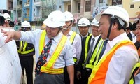 Nguyen Xuan Phuc adresse ses voeux du nouvel an aux ouvriers à Danang