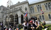Thailande : le siège du gouvernement encerclé par des manifestants
