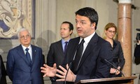Matteo Renzi présente son nouveau gouvernement en Italie