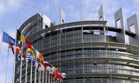 Le Parlement européen appelle au dialogue entre les parties opposantes ukrainiennes