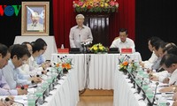 Le secrétaire général Nguyen Phu Trong travaille à Danang