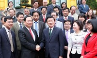 Le président Truong Tan Sang reçoit les industriels textiles exemplaires
